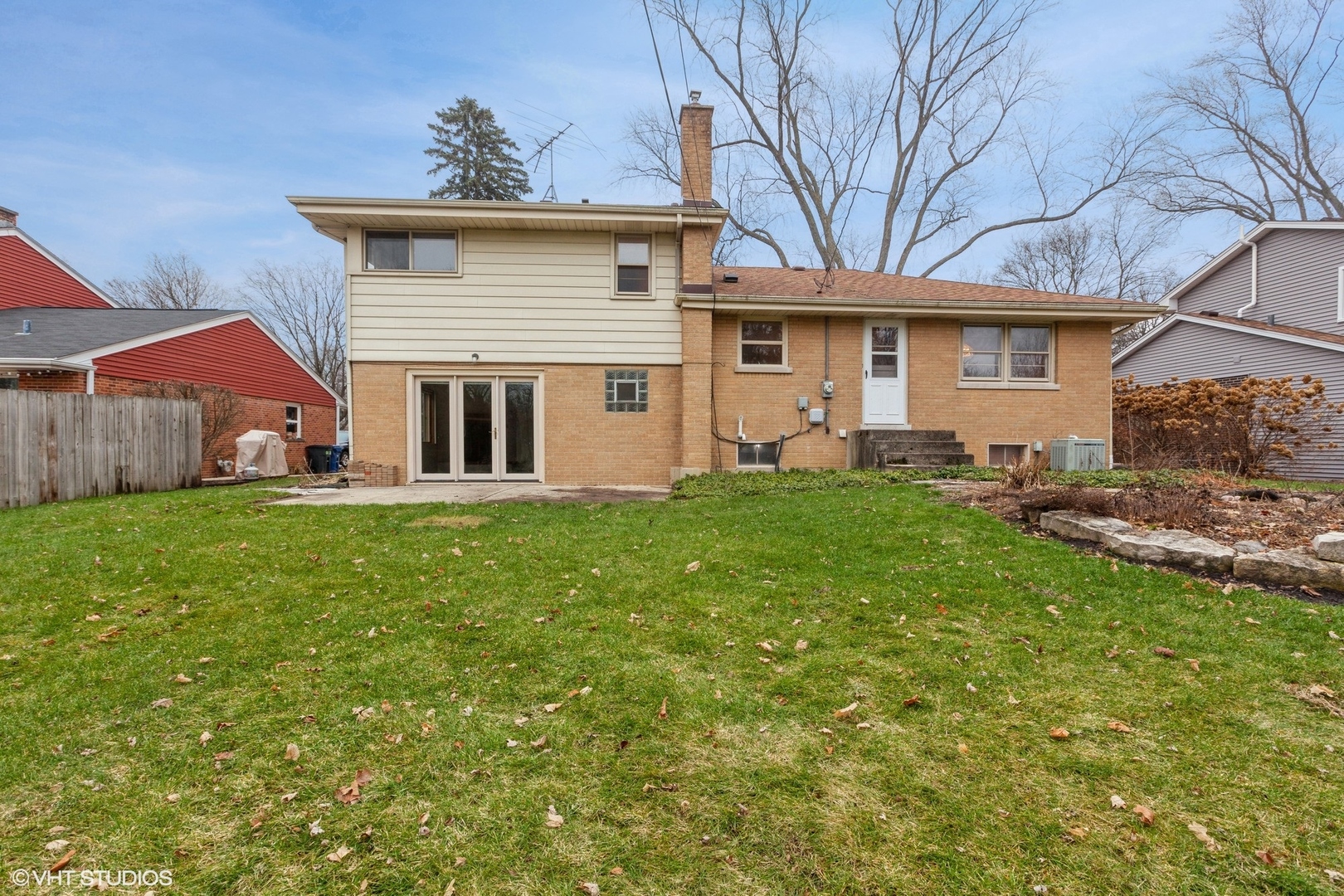 1330 South Main Street Wheaton, IL 60189 - Photo 19 of 19 a front view of house with yard and green space