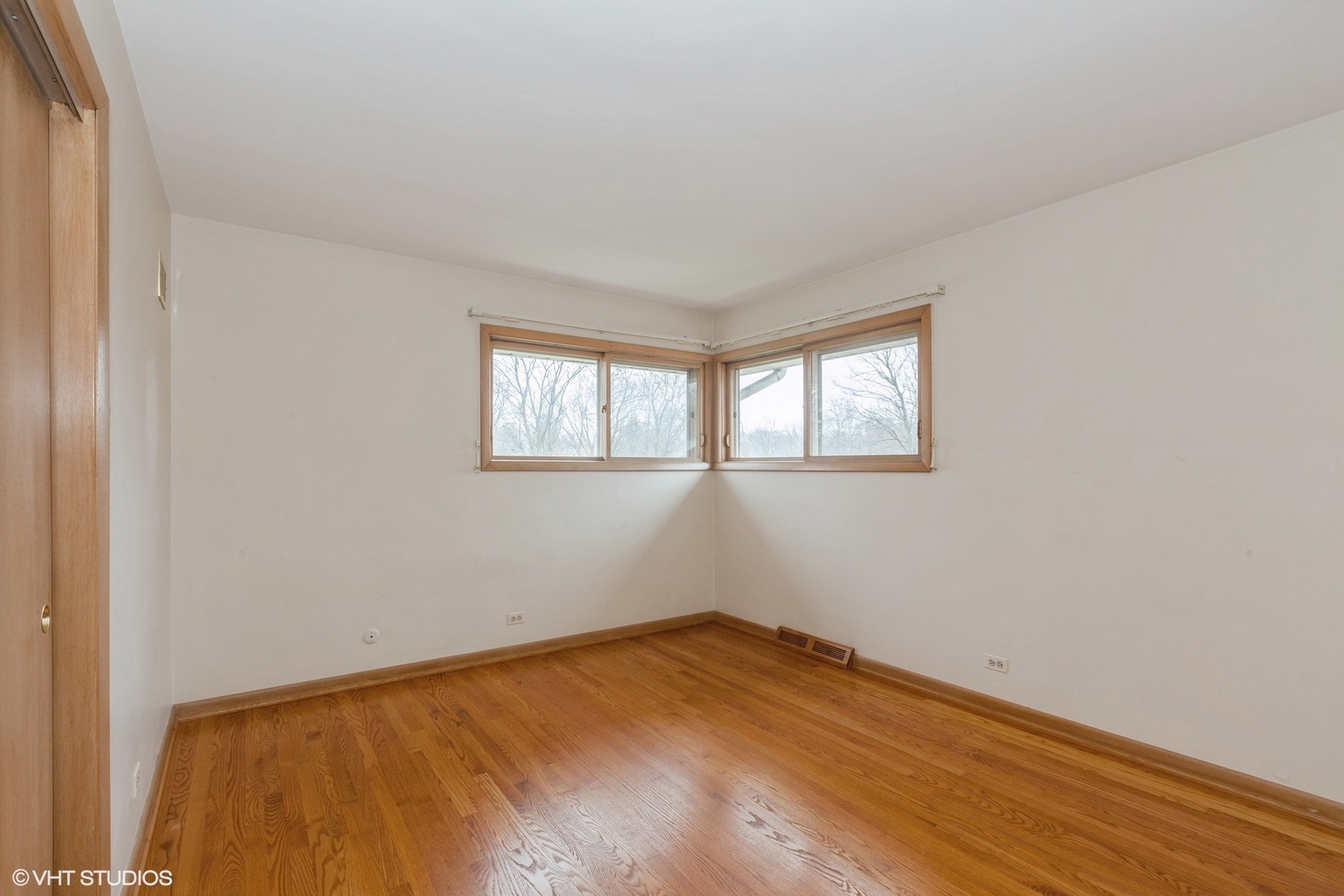 1330 South Main Street Wheaton, IL 60189 - Photo 9 of 19 a view of a room with wooden floor and windows