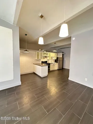 $1,200 | 53 3rd Street, Unit 1E, Troy, NY 12180