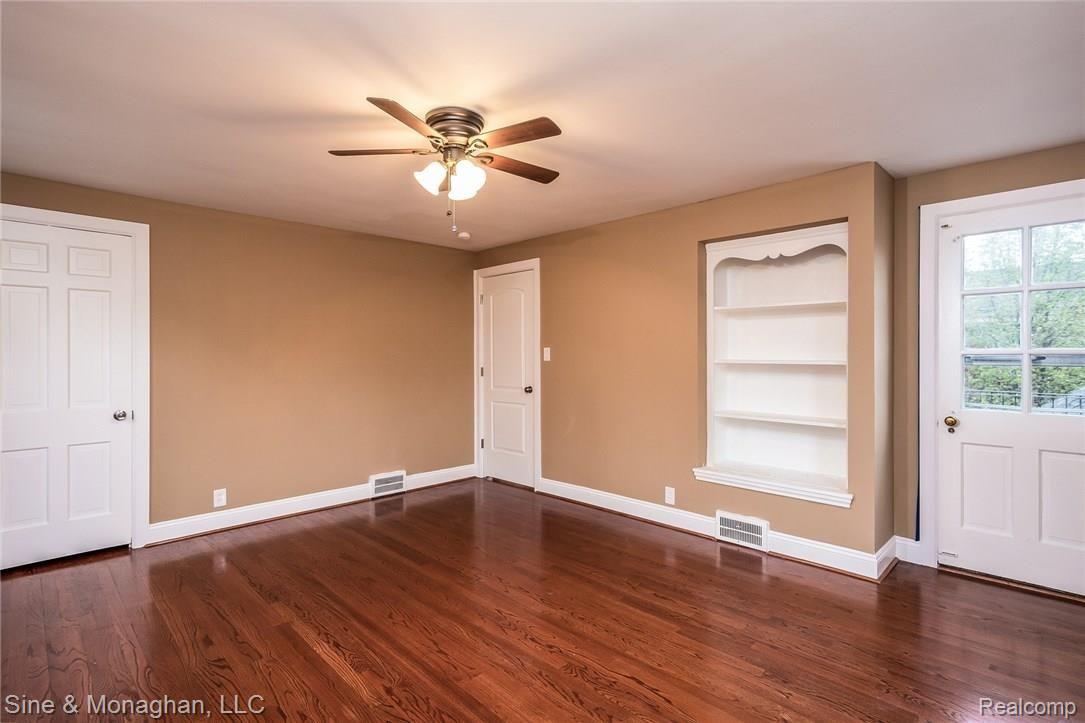 843 Pemberton Road Grosse Pointe, MI 48230 - Photo 31 of 52 032-Bedroom-4106444-medium.jpg
