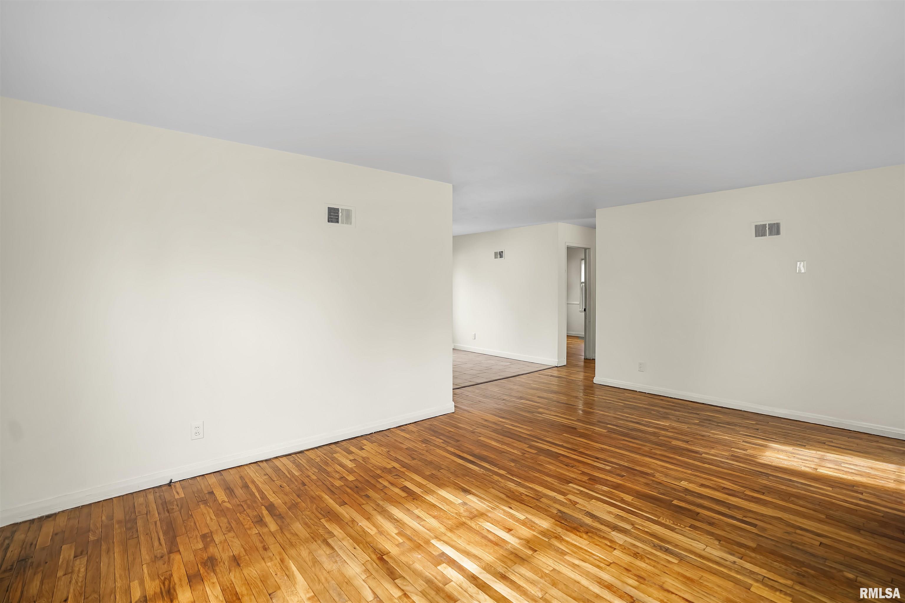 1105 West Ridge Road Peoria, IL 61614 - Photo 9 of 32 Gallery Image 9