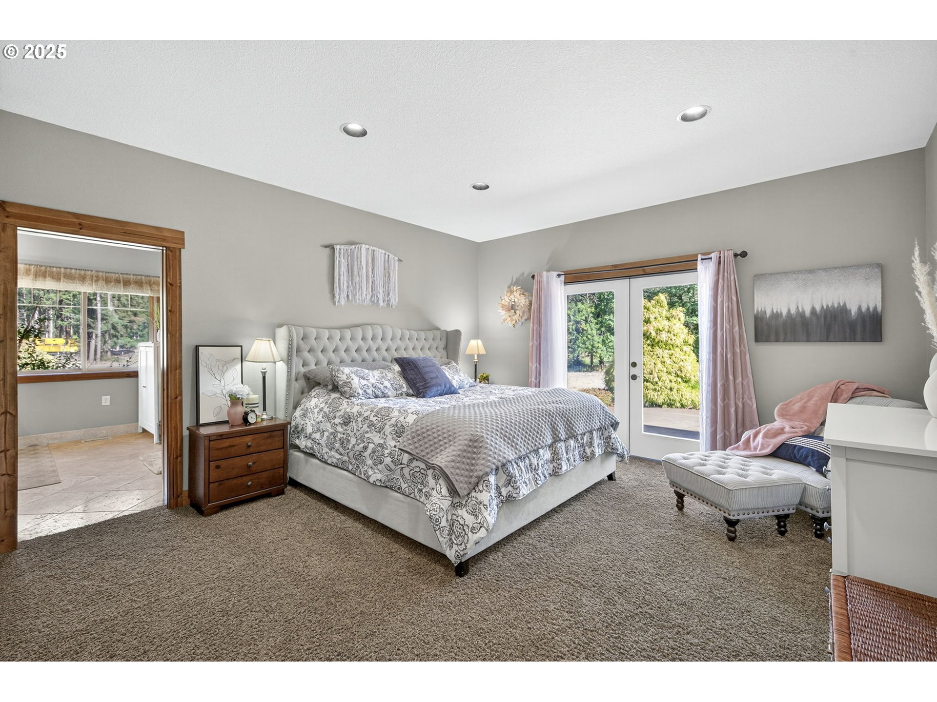 15047 South Macksburg Road Mulino, OR 97042 - Photo 26 of 48 Owner's Suite Bedroom