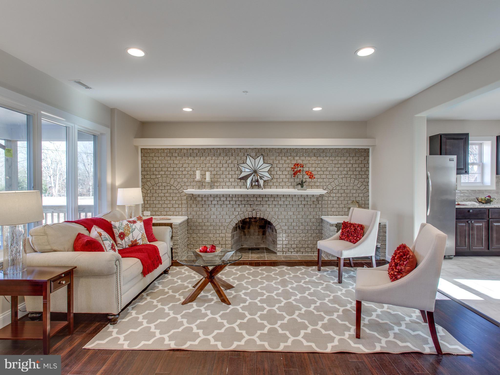 10601 Ridge Drive Clinton, MD 20735 - Photo 3 of 30 Living Room