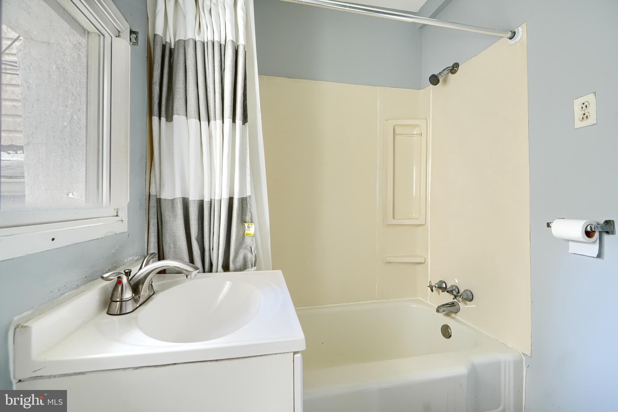 216 South High Street Baltimore, MD 21202 - Photo 16 of 25 a bathroom with a sink and a bathtub