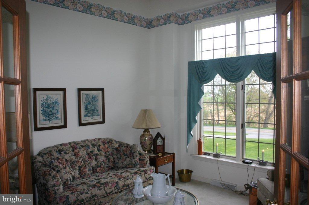 634 Fairview Road Mount Joy, PA 17552 - Photo 2 of 19