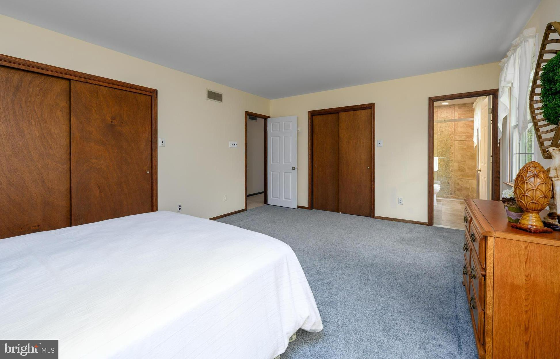 12 Strafford Circle Road Medford, NJ 08055 - Photo 20 of 34 Primary en-suite
