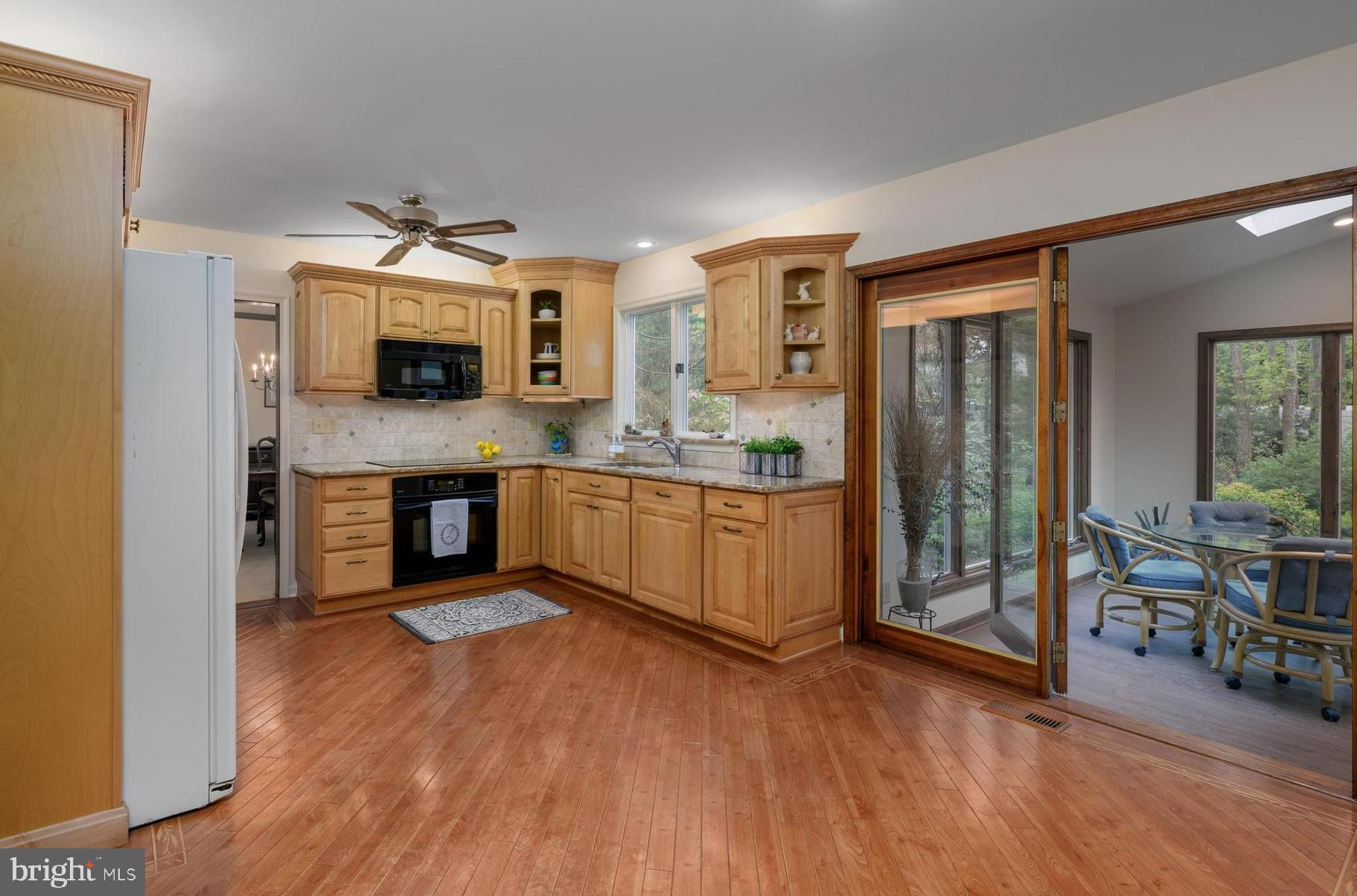 12 Strafford Circle Road Medford, NJ 08055 - Photo 6 of 34 Eat-in kitchen