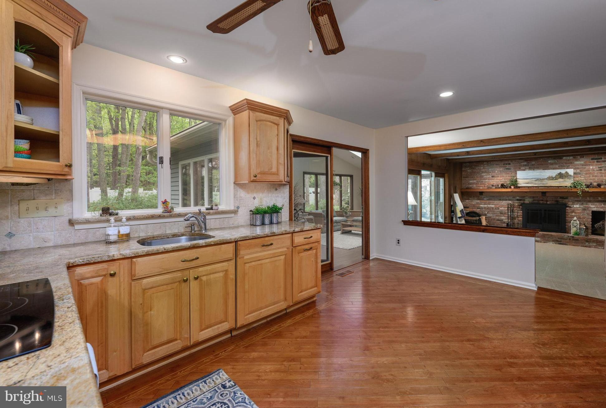 12 Strafford Circle Road Medford, NJ 08055 - Photo 7 of 34 Eat-in kitchen