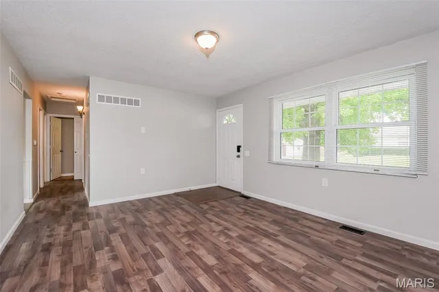 $1,840 | 2868 Essex Street, St. Charles, MO 63301