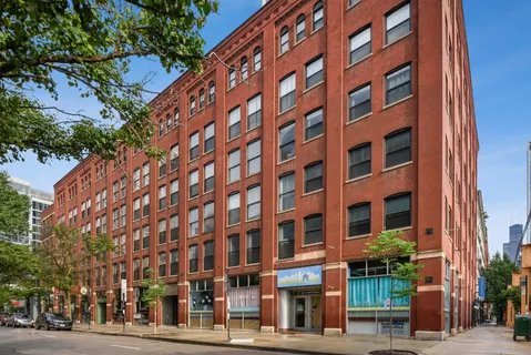 $329,900 | 225 West Huron Street, Unit 516, Chicago, IL 60654