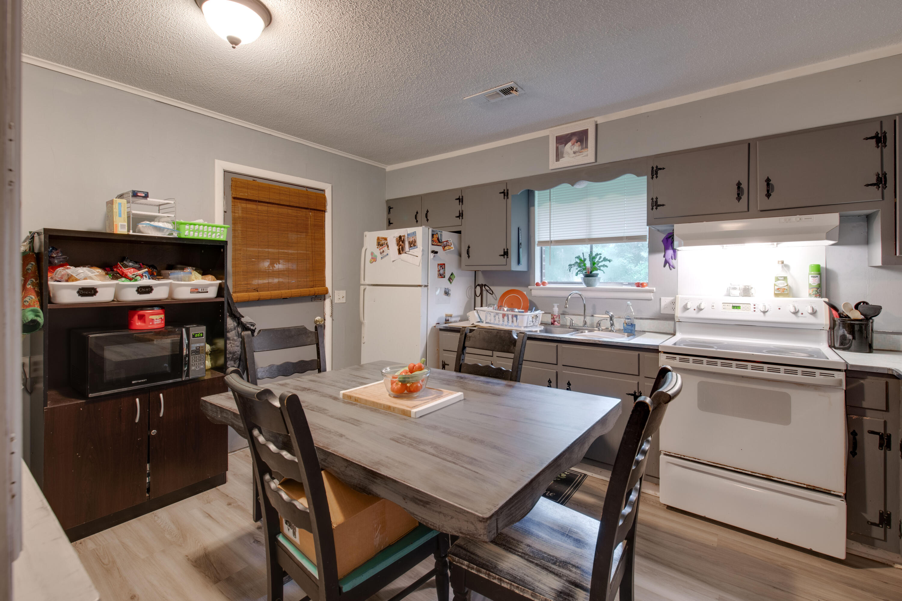 3304 Adkins Road Chattanooga, TN 37419 - Photo 4 of 18 D85_8363