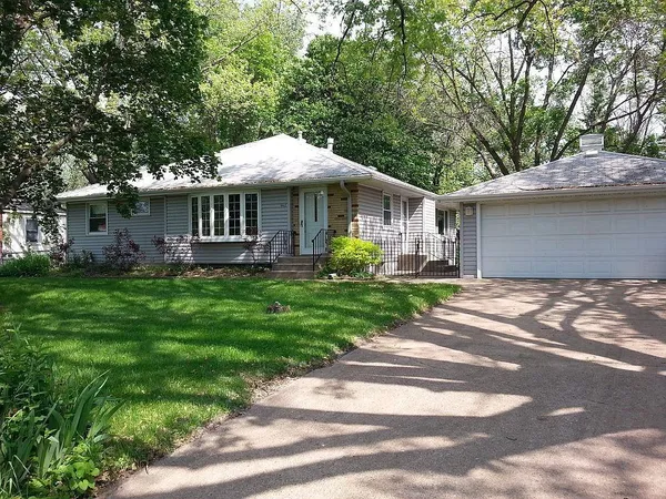 $2,600 | 1985 County Rd D West, St. Paul, MN 55112