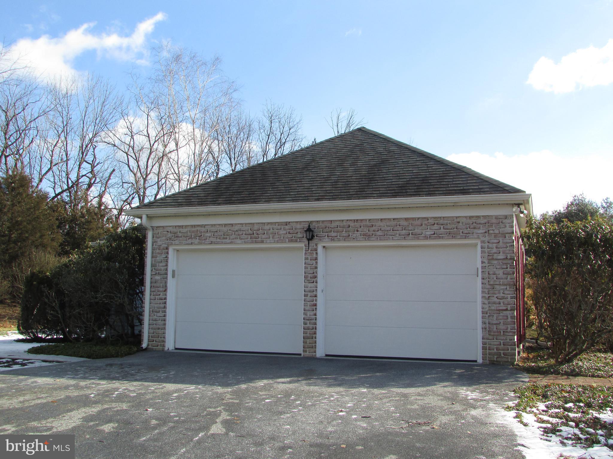 1099 Hawk Mountain Road Kempton, PA 19529 - Photo 26 of 29 Garage