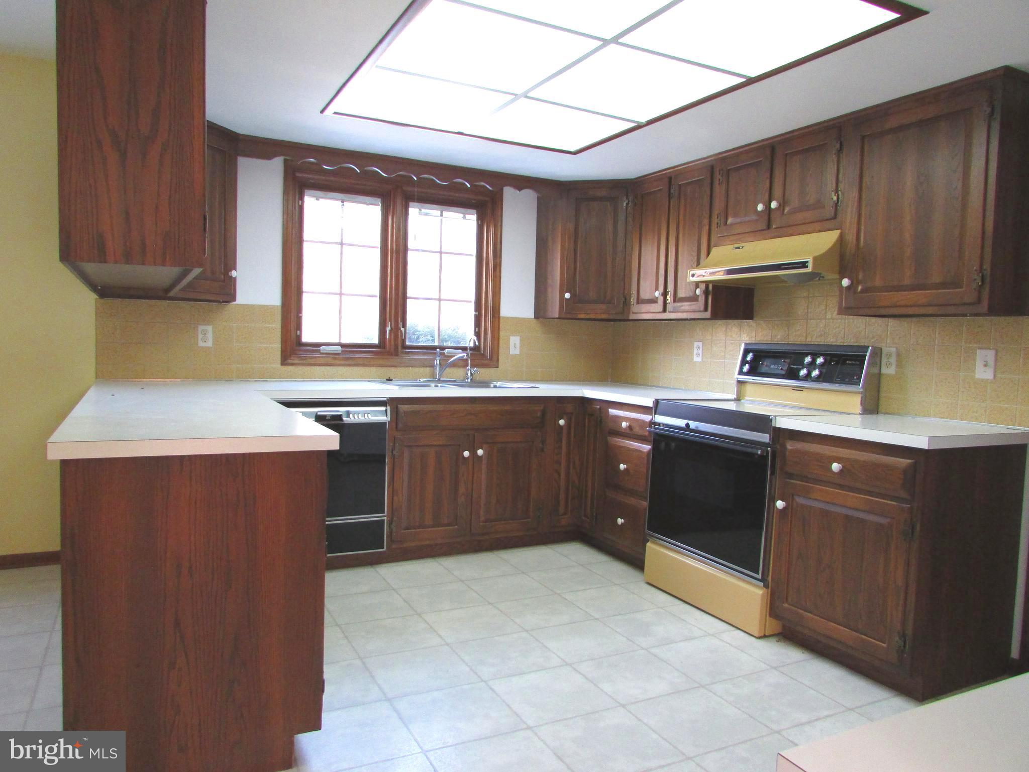 1099 Hawk Mountain Road Kempton, PA 19529 - Photo 10 of 29 Eat- In Kitchen