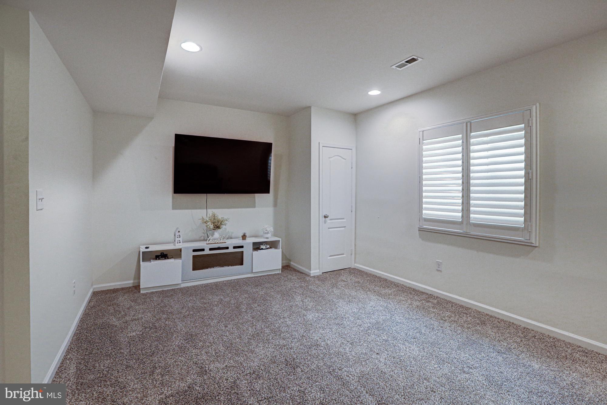 1805 North Pollock Way Middletown, DE 19709 - Photo 66 of 84 Spacious, modern living area awaits you.