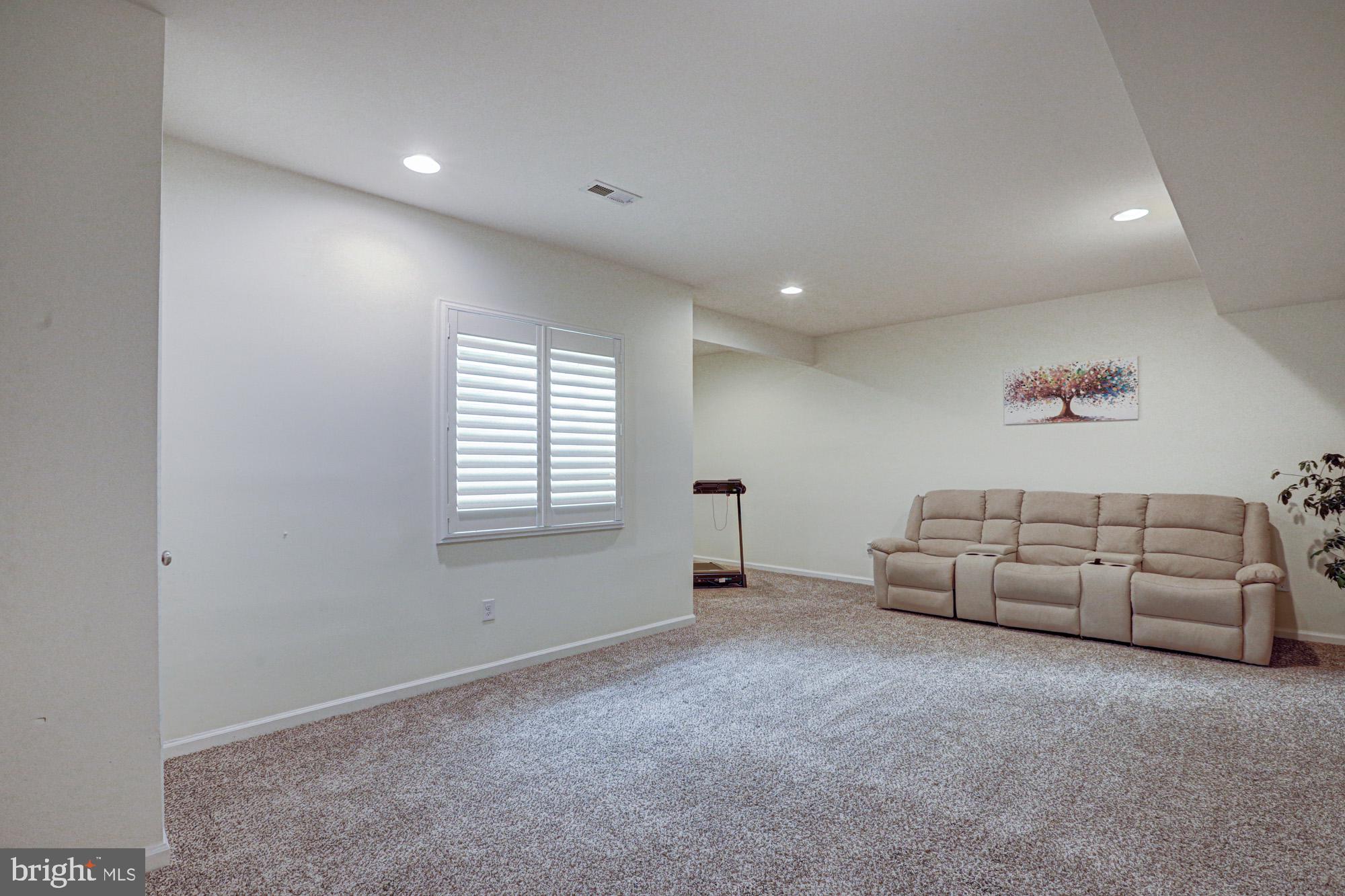 1805 North Pollock Way Middletown, DE 19709 - Photo 68 of 84 Spacious, inviting living area awaits.