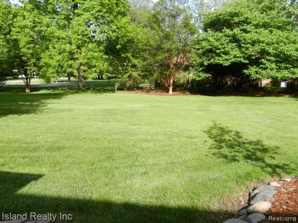 25441 Meridian Road Grosse Ile, MI 48138 - Photo 22 of 22 DSCN5340.jpg