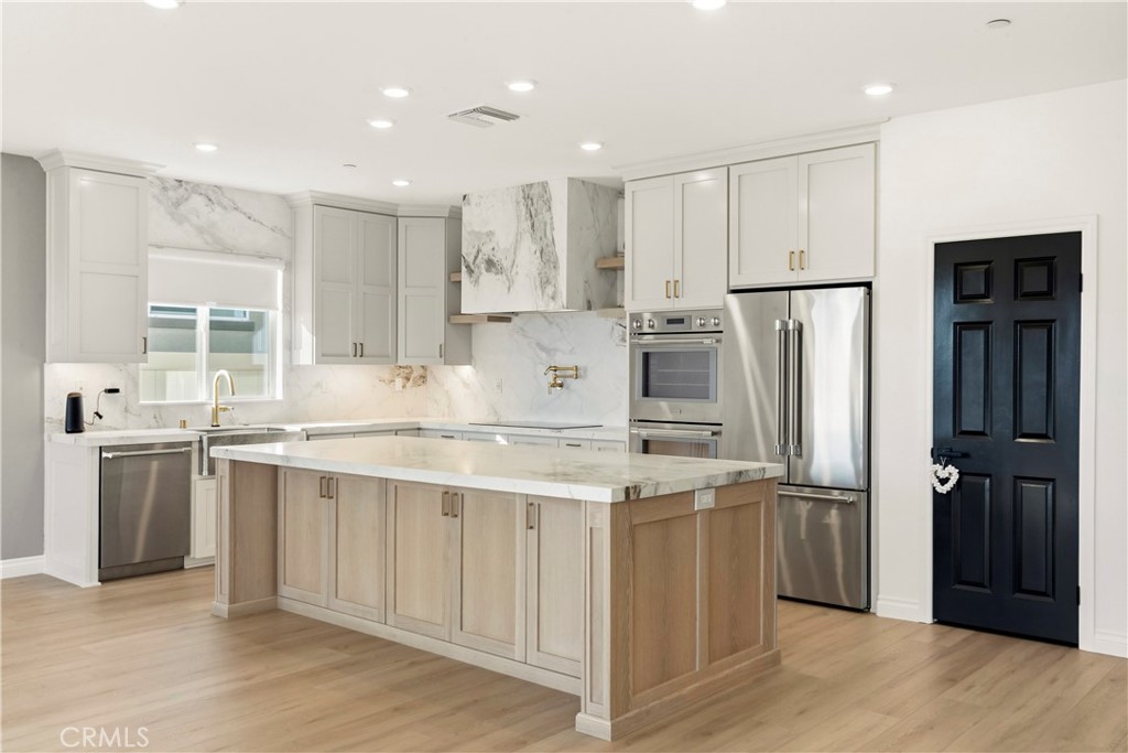 19795 Beavertail Way Riverside, CA 92508 - Photo 5 of 39 Upgraded Kitchen