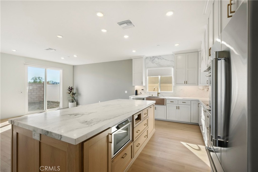 19795 Beavertail Way Riverside, CA 92508 - Photo 6 of 39 Thermador Built in Microwave Drawer