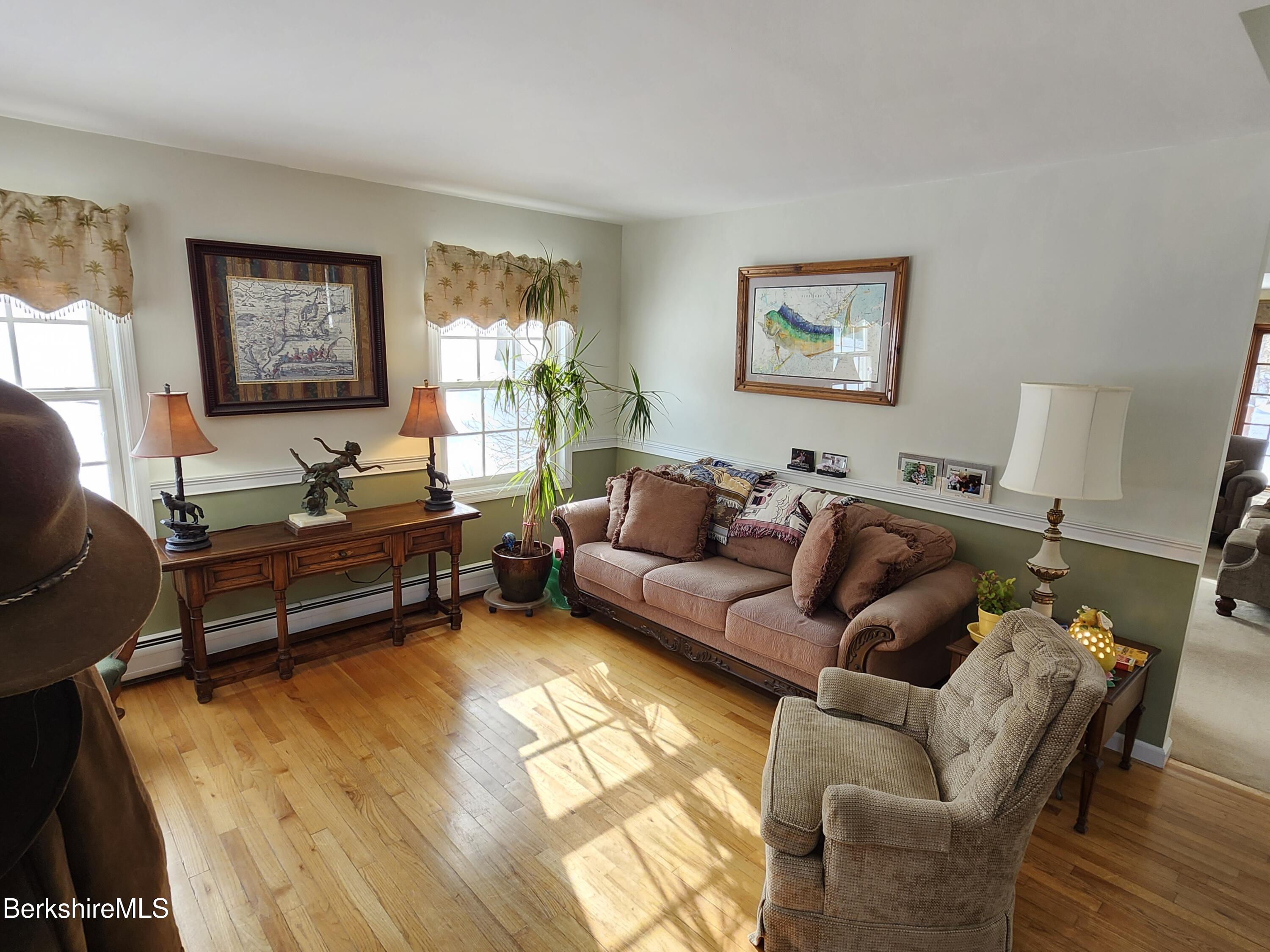 10 Lillybrook Road Pittsfield, MA 01201 - Photo 43 of 91 Livingroom