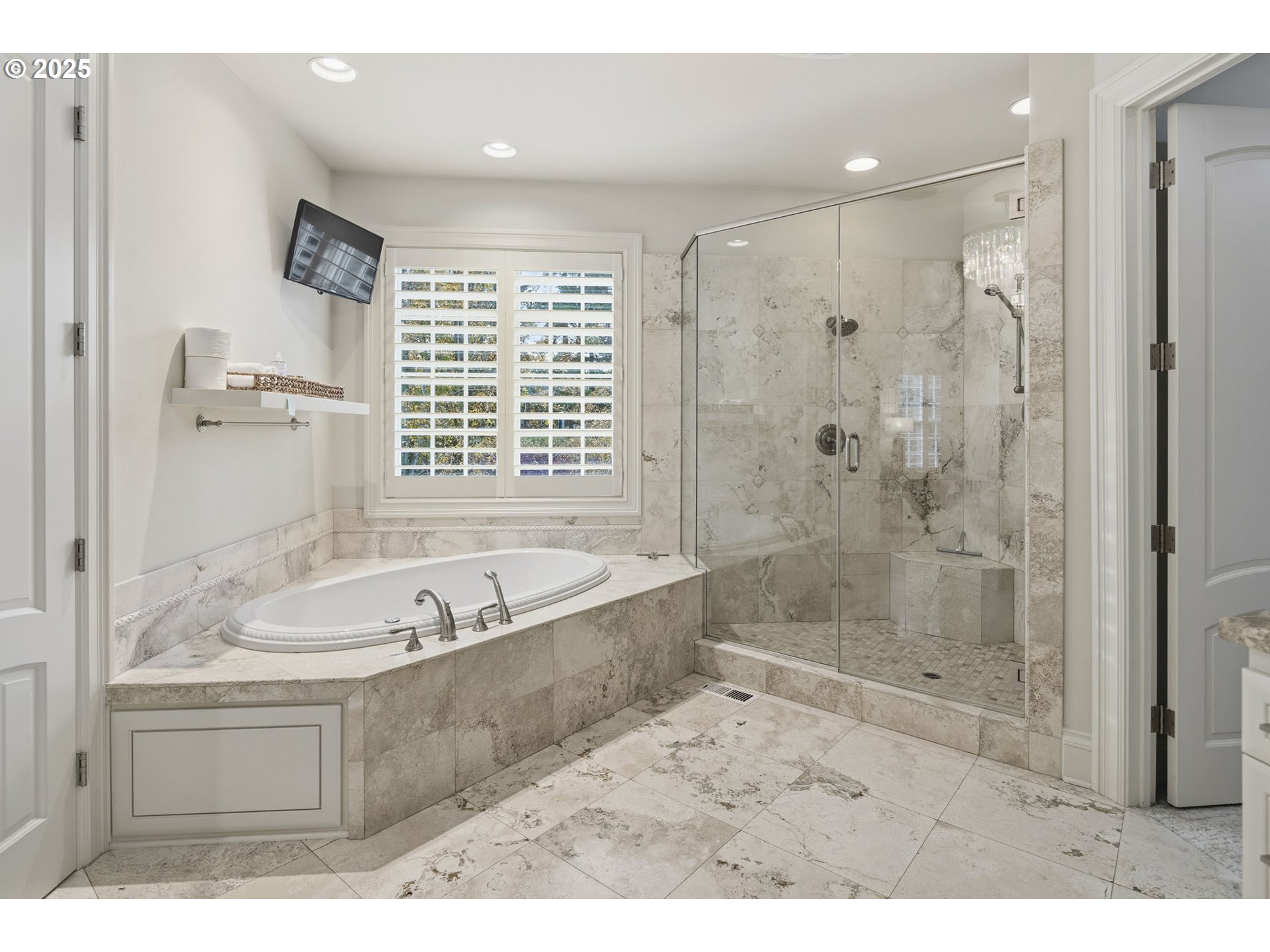 2254 Knaus Road Lake Oswego, OR 97034 - Photo 22 of 48