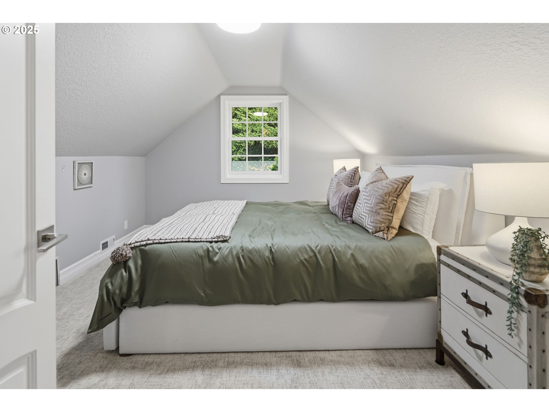 2254 Knaus Road Lake Oswego, OR 97034 - Photo 29 of 48