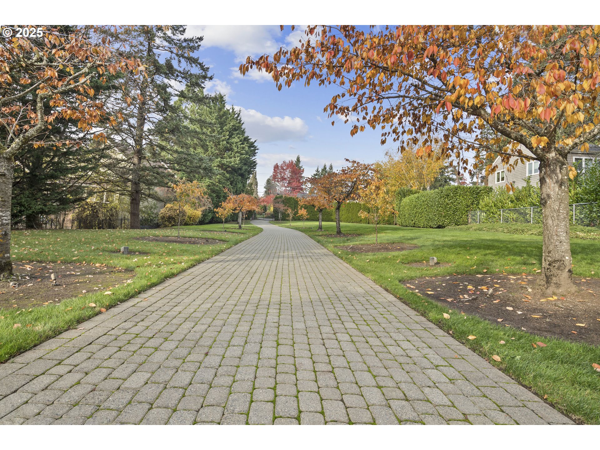 2254 Knaus Road Lake Oswego, OR 97034 - Photo 46 of 48