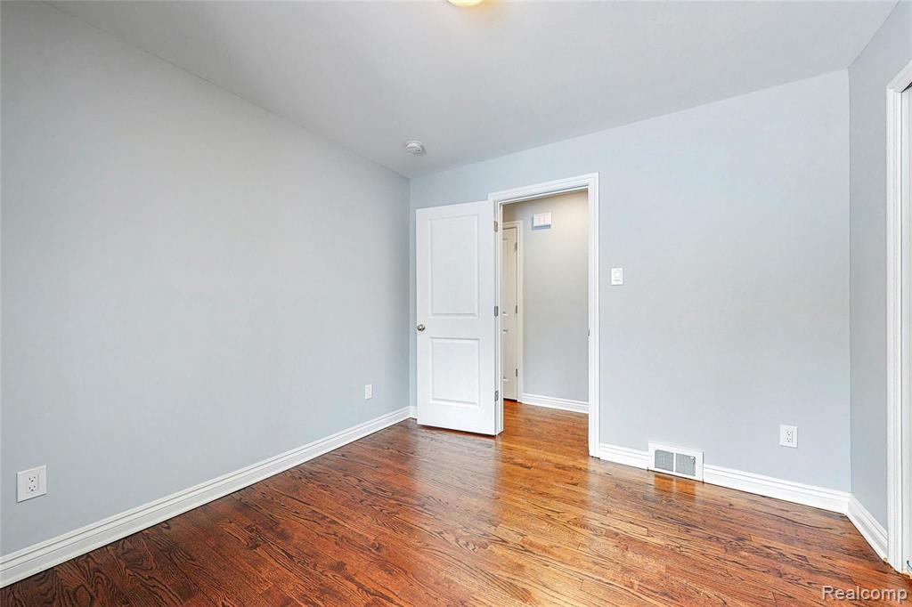 18244 Beverly Road Beverly Hills, MI 48025 - Photo 18 of 30