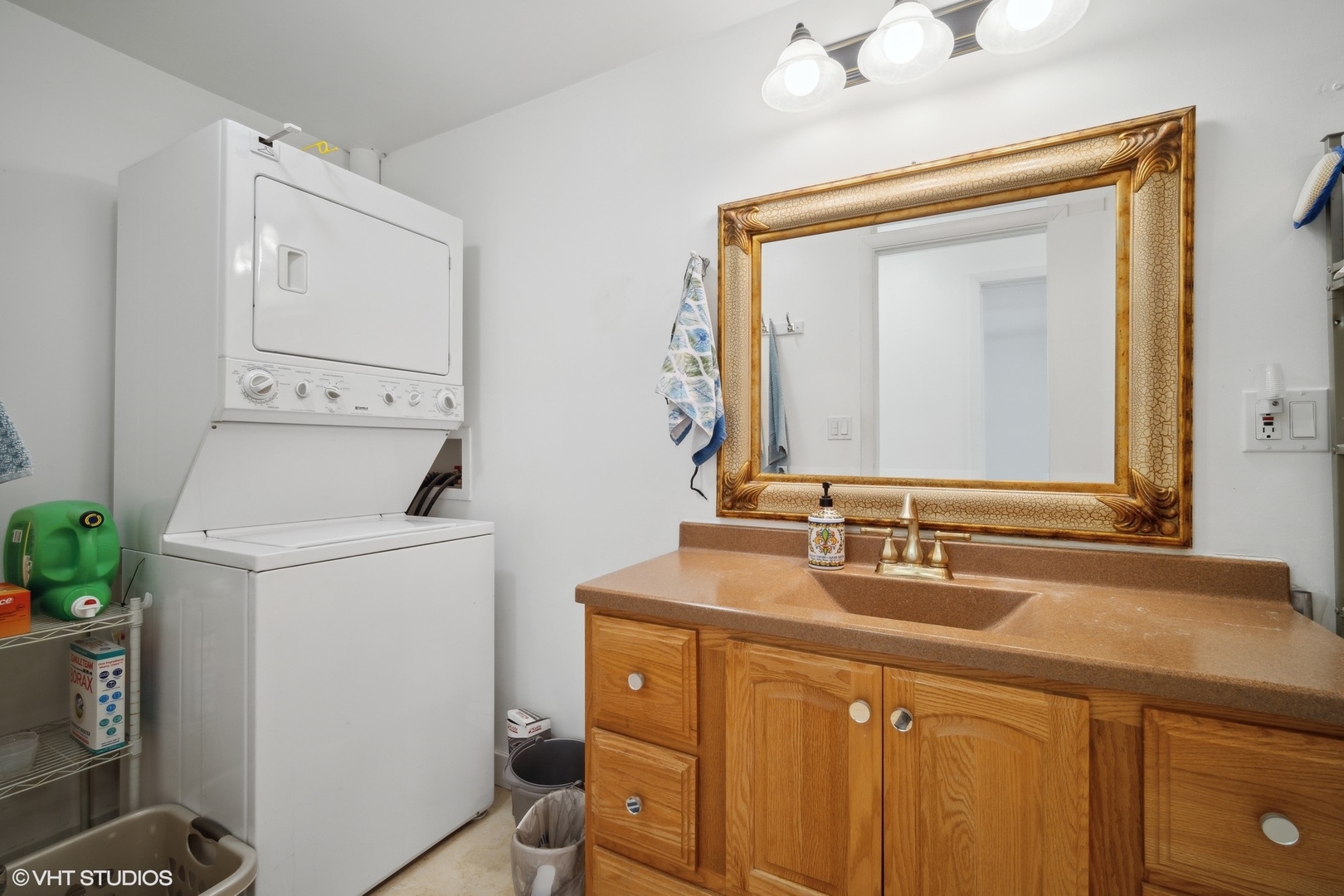 766 Barnaby Place Wheeling, IL 60090 - Photo 19 of 22 a bathroom with a sink a vanity and a mirror