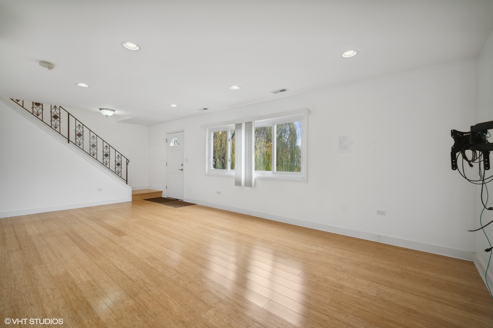 766 Barnaby Place Wheeling, IL 60090 - Photo 9 of 22 a view of an empty room with a window