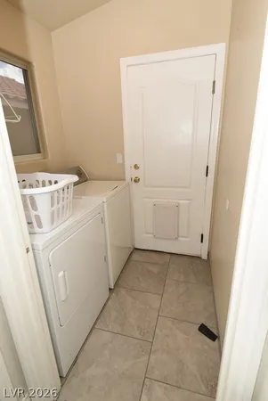 $2,400 | 4357 Flagship Court, Las Vegas, NV 89121