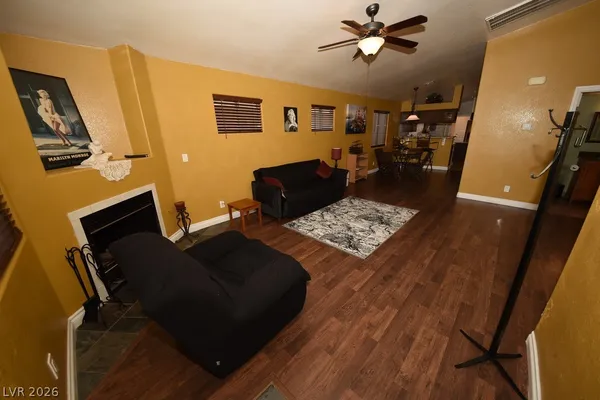$2,400 | 4357 Flagship Court, Las Vegas, NV 89121