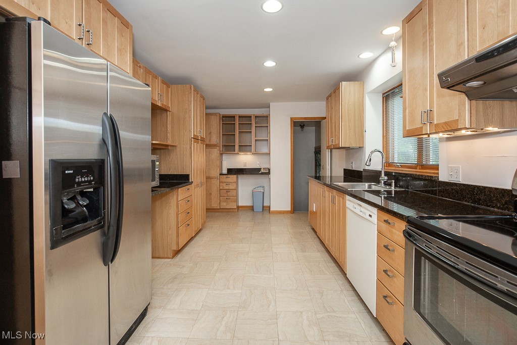 3436 Ormond Road Cleveland, OH 44118 - Photo 8 of 43 Stainless refrigerator and range