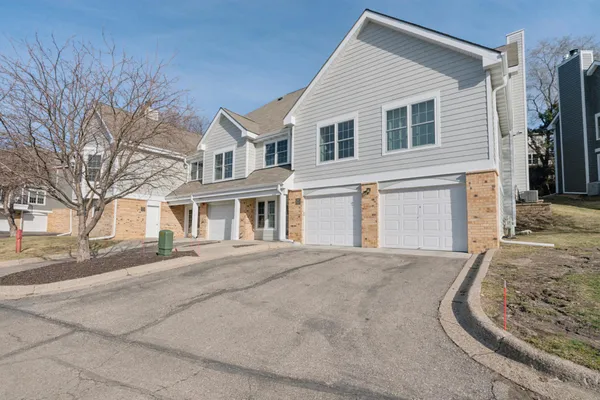 $165,000 | 5980 Chasewood Parkway, Unit 102, Minnetonka, MN 55343