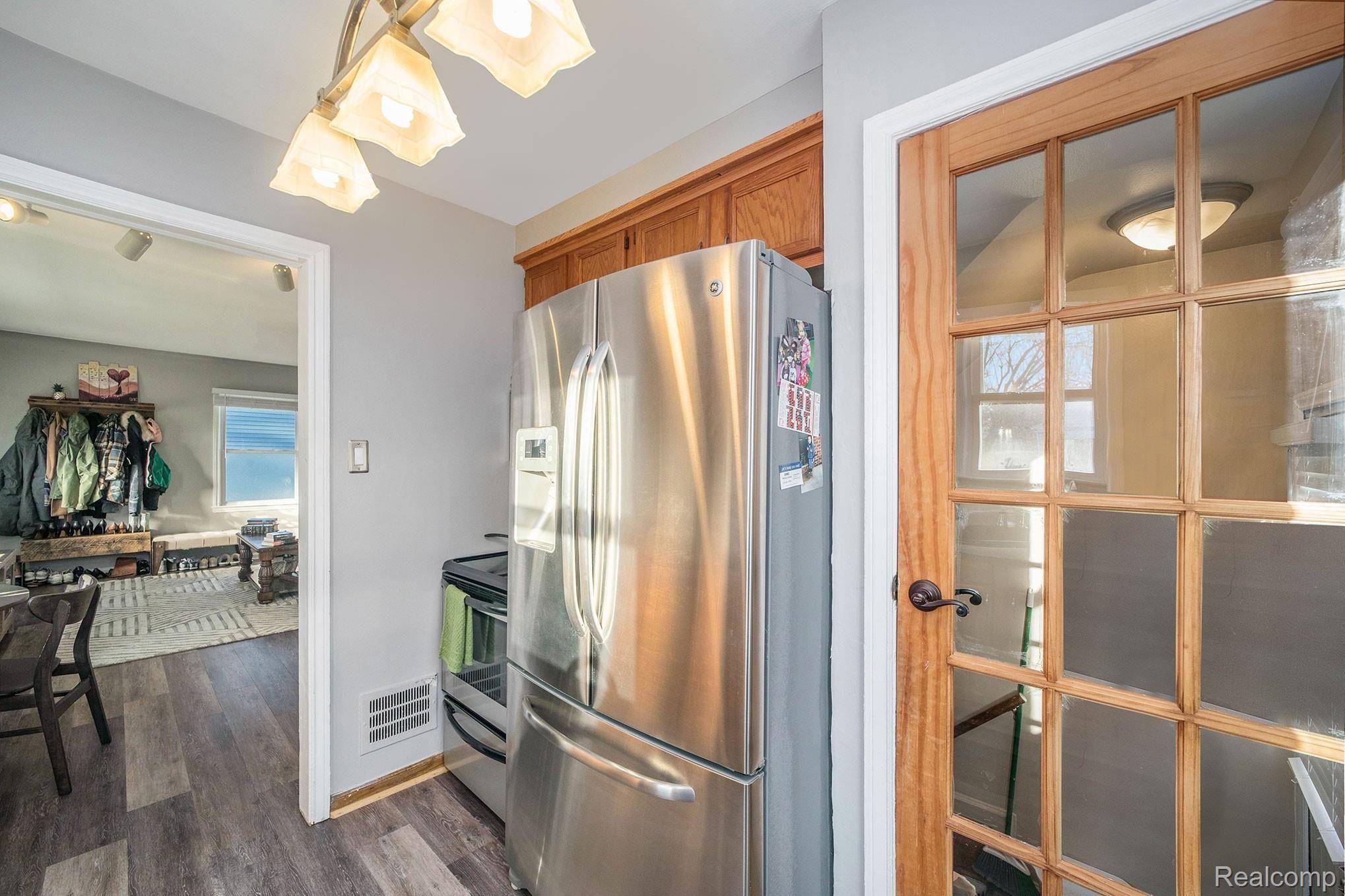 2780 Cumberland Road Berkley, MI 48072 - Photo 9 of 23 017A9616.jpg