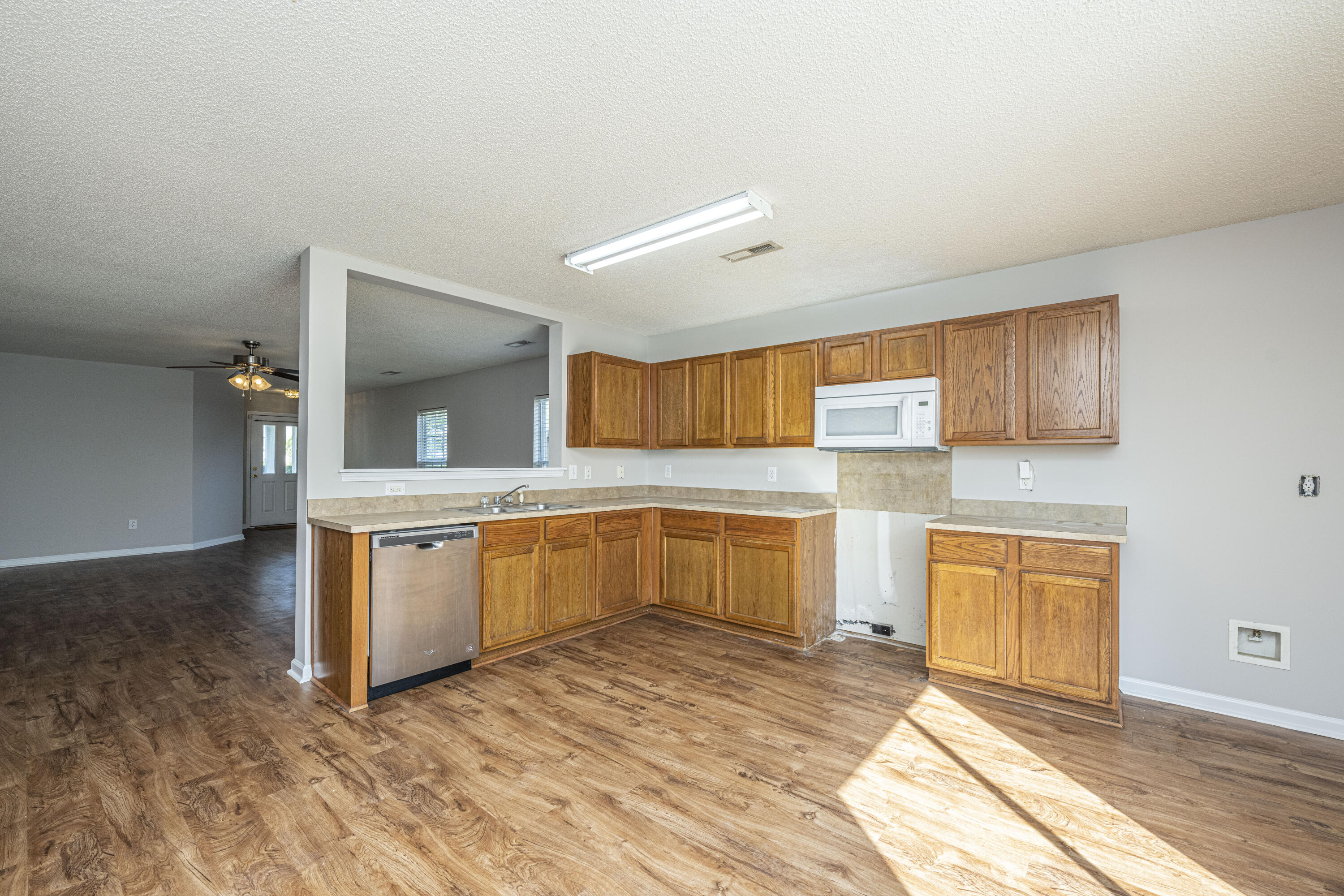 303 Edenton Road Goose Creek, SC 29445 - Photo 8 of 26 NEW OVEN ON ORDER