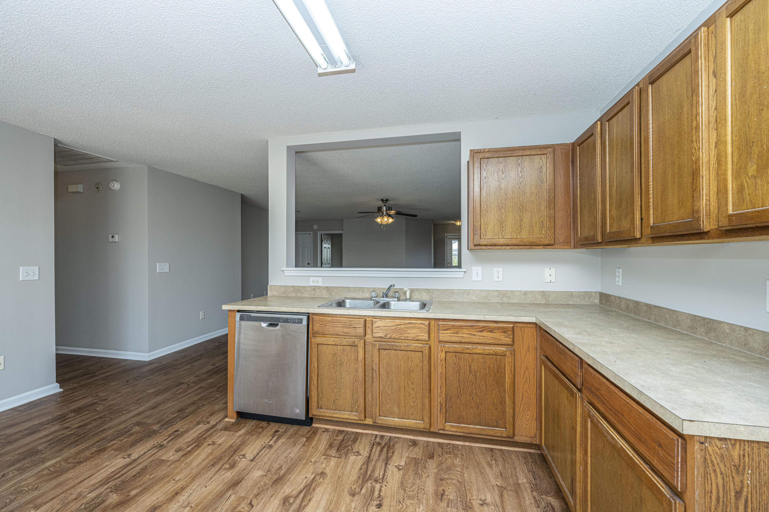 303 Edenton Road Goose Creek, SC 29445 - Photo 9 of 26 Lots of Countertops