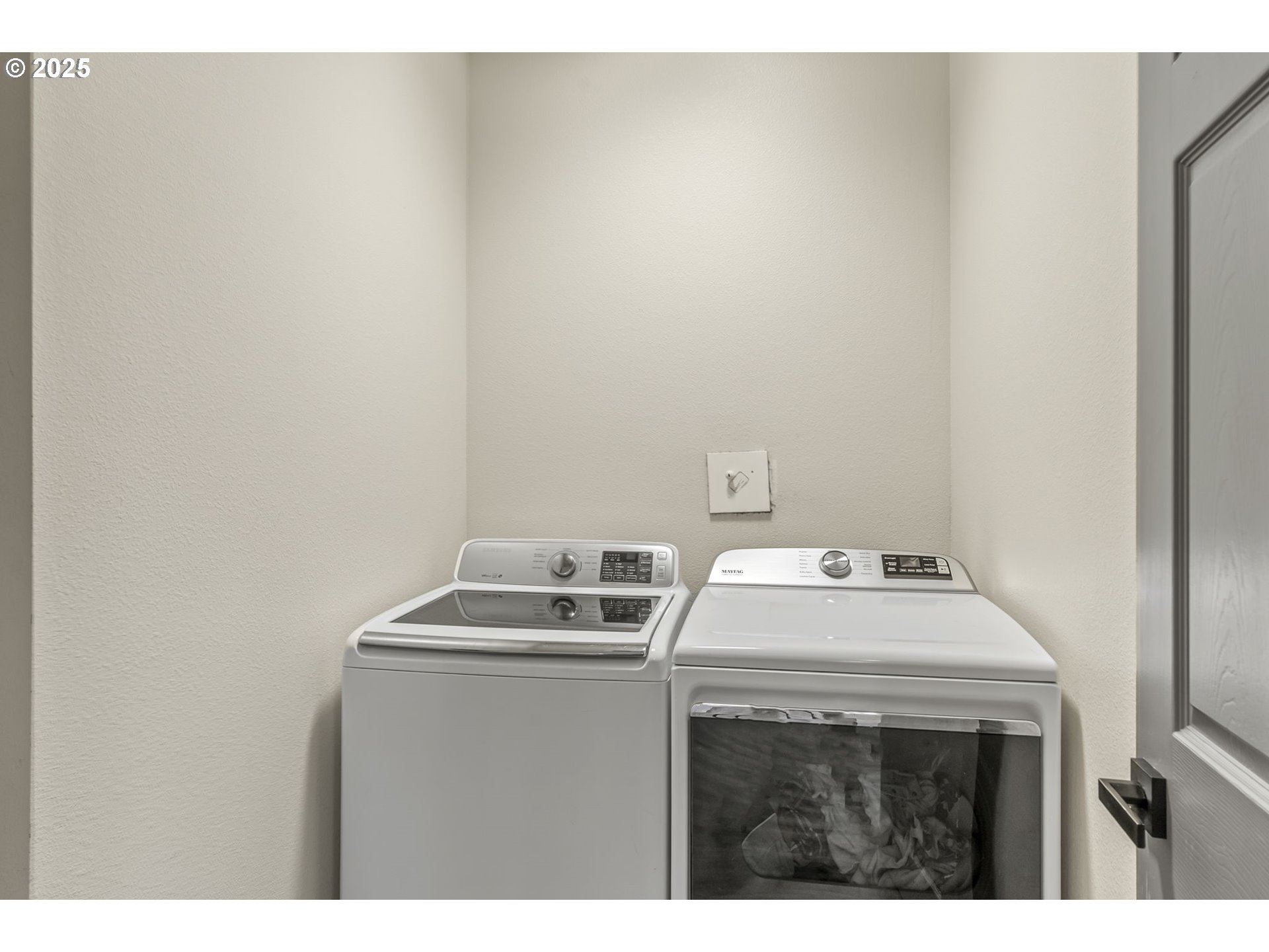 1783 Lewis River Road Woodland, WA 98674 - Photo 16 of 32 a utility room with dryer and washer