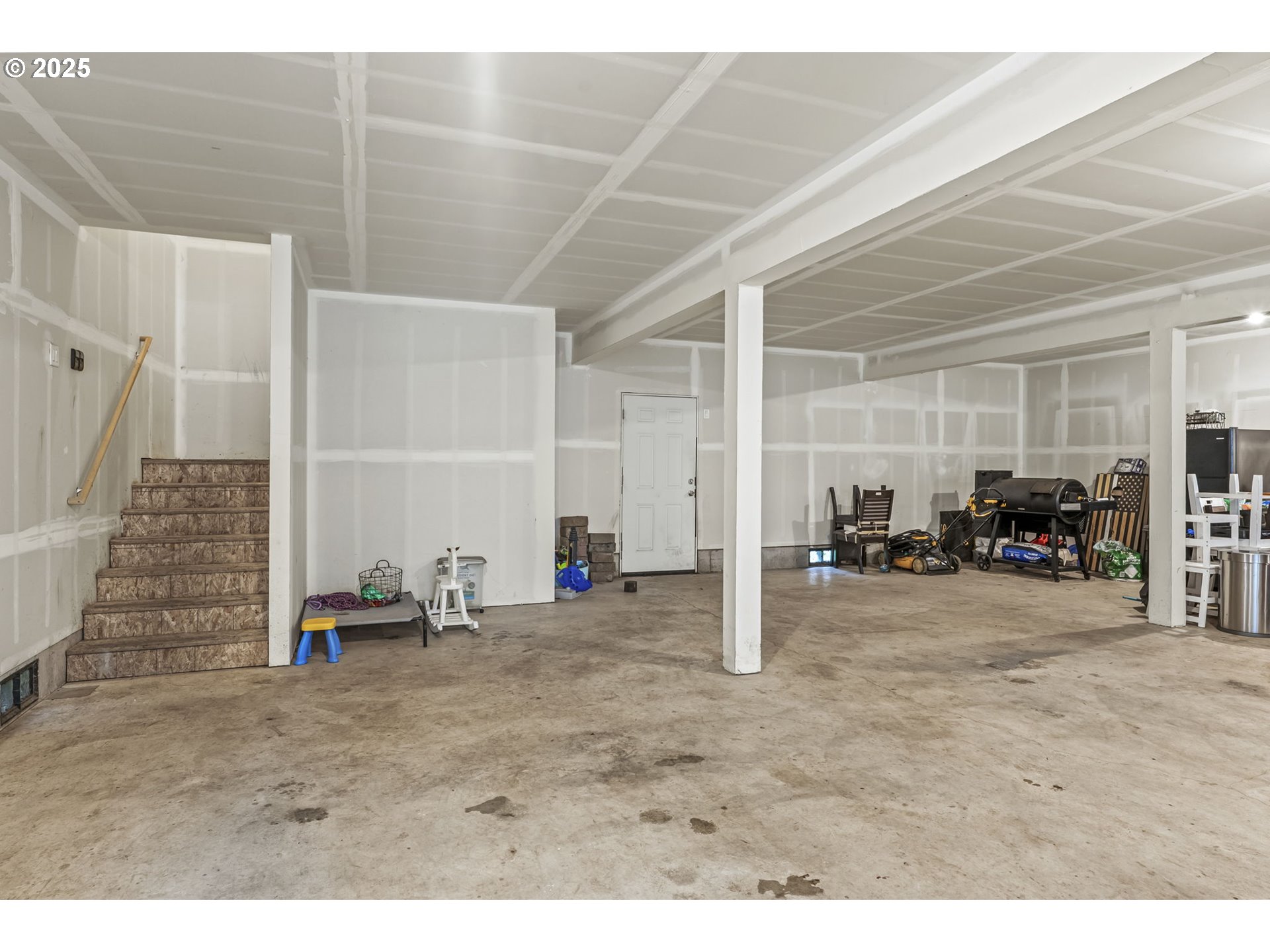 1783 Lewis River Road Woodland, WA 98674 - Photo 25 of 32 a view of a room with gym equipment