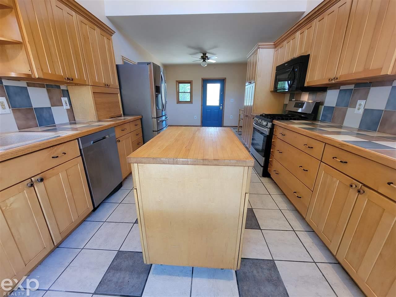 255 East Lafayette Street Romeo, MI 48065 - Photo 11 of 27 50076892-10.JPG