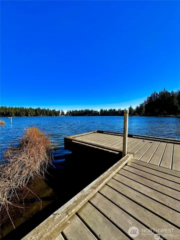 a view of a tennis court