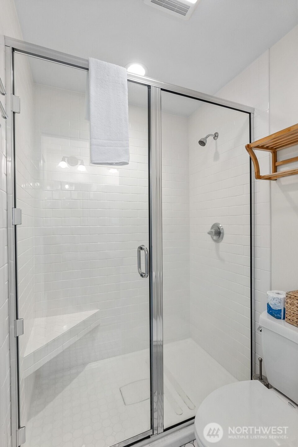 81 Compass Street Pacific Beach, WA 98571 - Photo 21 of 40 a bathroom with a shower and a bath tub