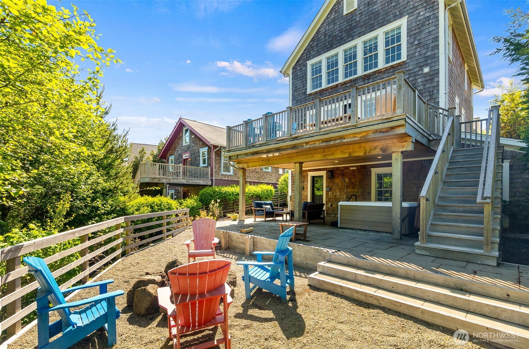 81 Compass Street Pacific Beach, WA 98571 - Photo 33 of 40 a view of a chairs and table in the patio