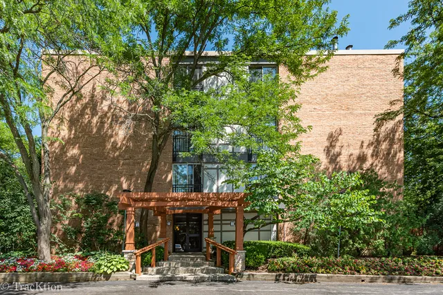 $1,625 | 1833 Four Lakes Avenue, Unit 4H, Lisle, IL 60532