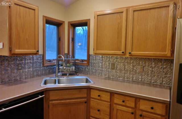 11496 Foley Road Fenton, MI 48430 - Photo 3 of 34 21115687-2.JPG