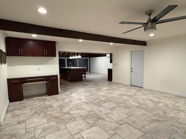 a view of a livingroom with furniture and a ceiling fan