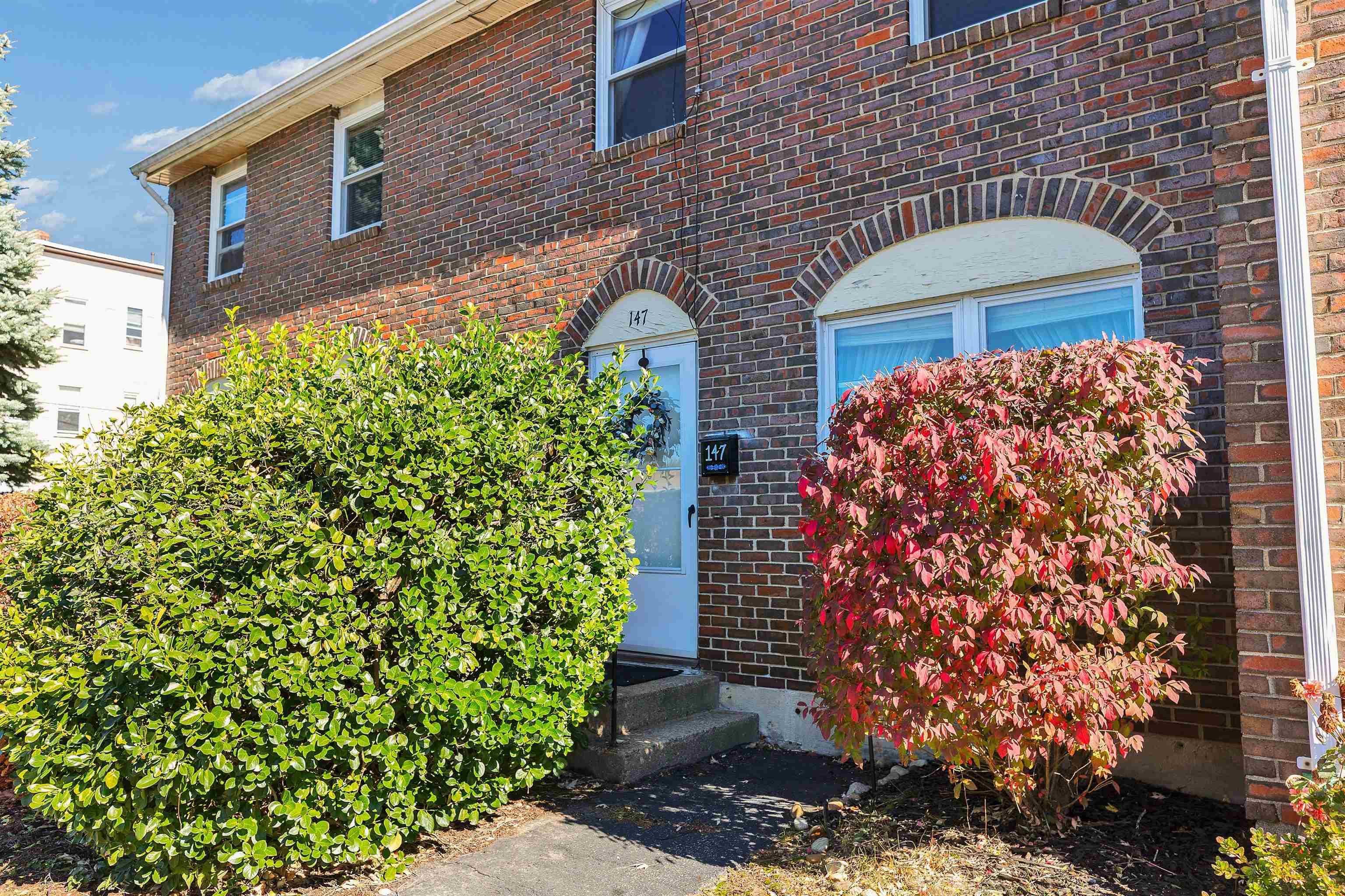 147 Beech Street Manchester, NH 03103 - Photo 2 of 26