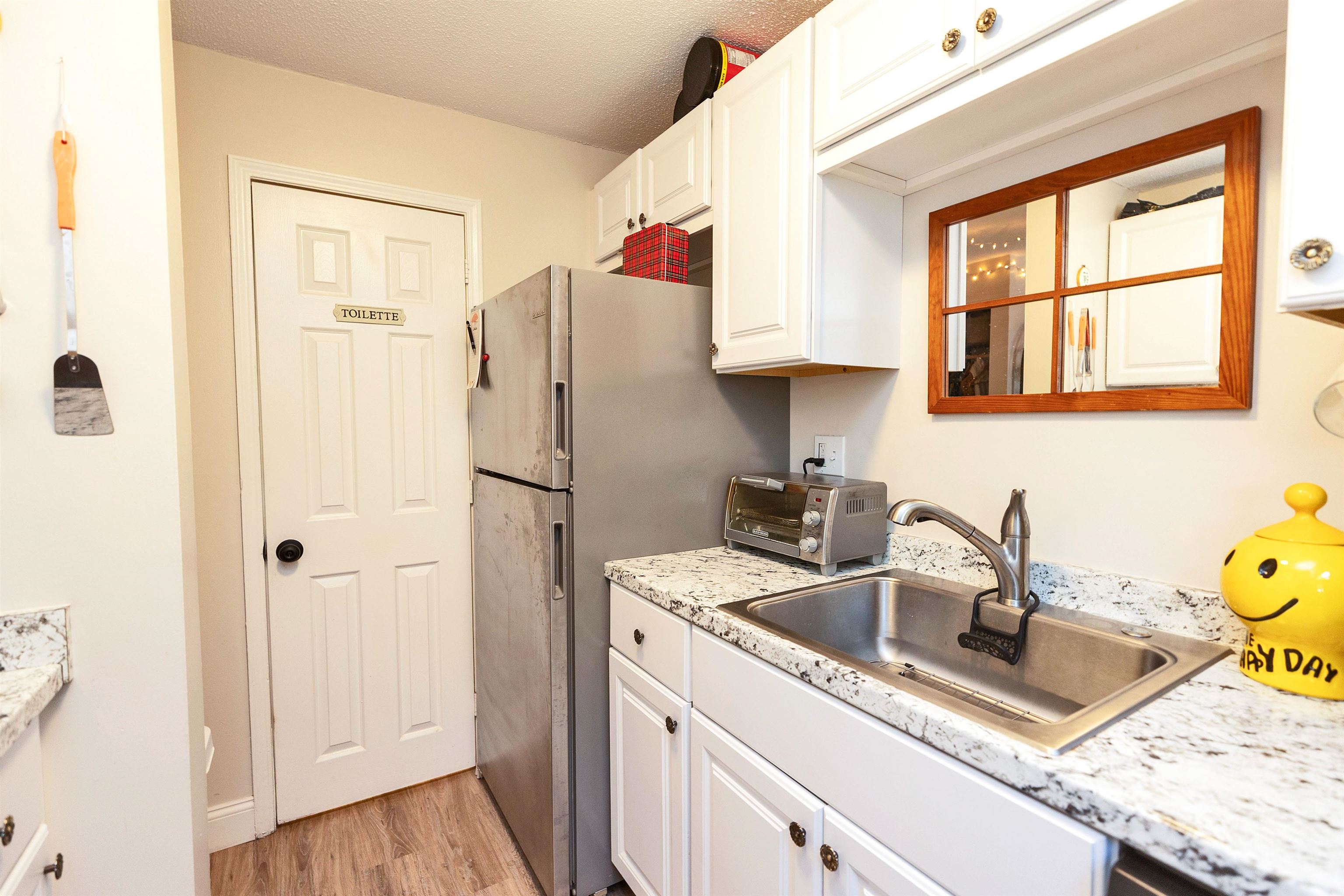 147 Beech Street Manchester, NH 03103 - Photo 9 of 26