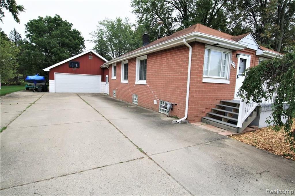 3473 Belsay Road Burton, MI 48519 - Photo 2 of 20
