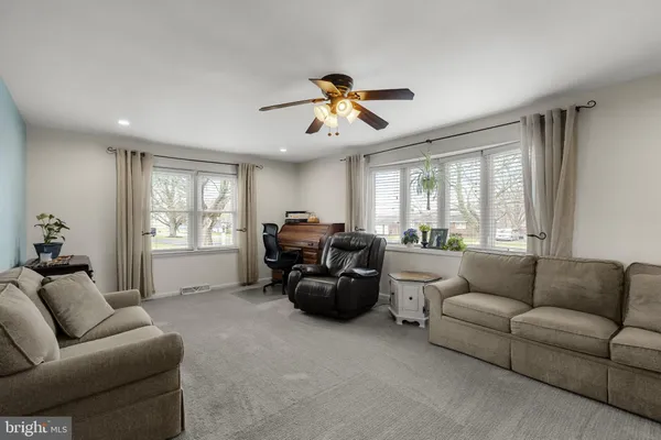$250,000 | 330 South Reamstown Road, Ephrata, PA 17522